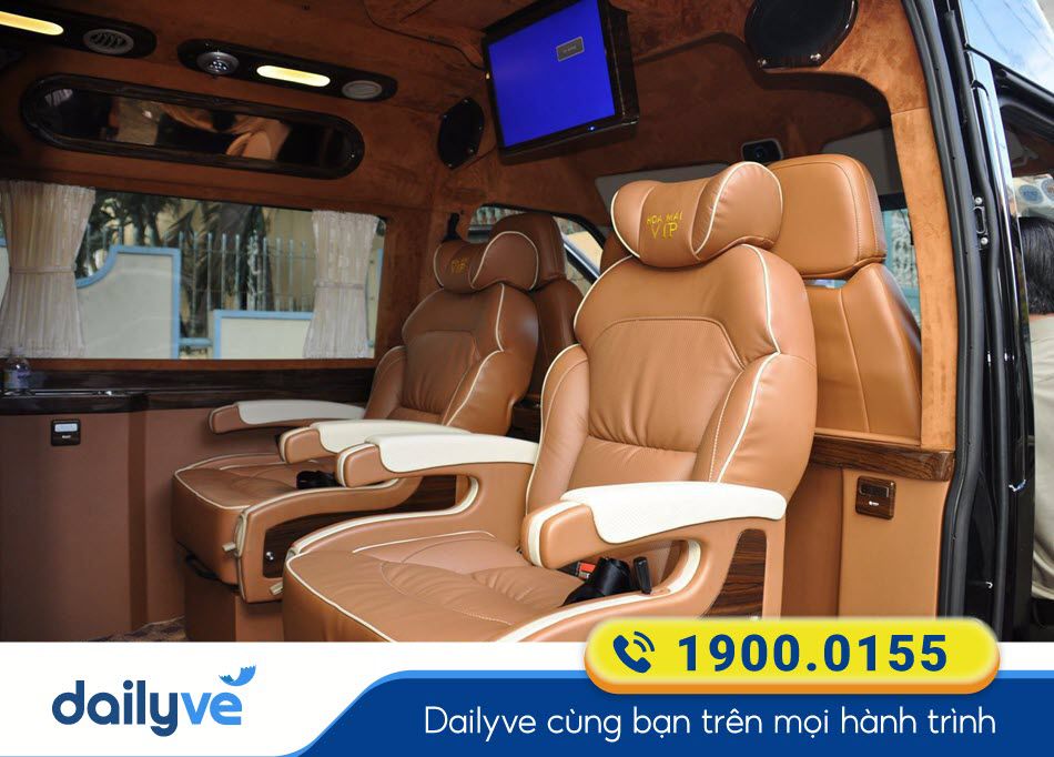 Nội thất dòng xe ghế Limousine 9 chỗ của xe Hoa Mai Limousine