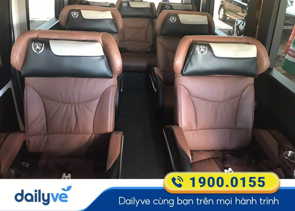 Nội thất xe ghế ngồi Limousine 9 chỗ của xe Toàn Thắng Vũng Tàu - Sài Gòn