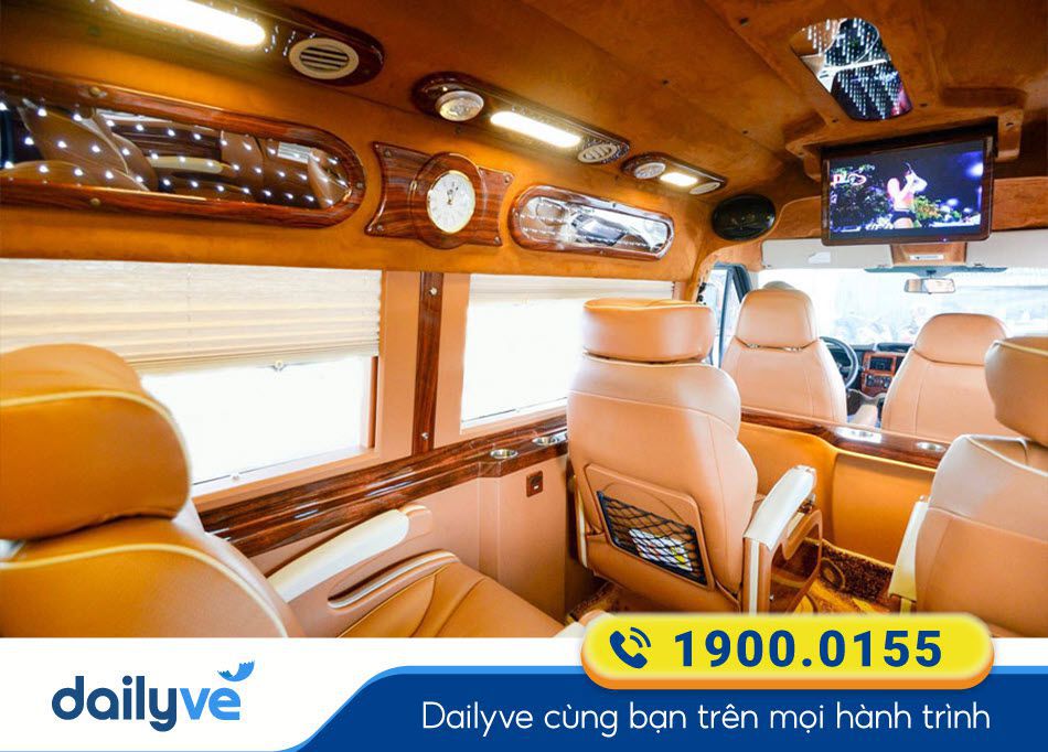 Nội thất xe ghế Limousine 9 chỗ của hãng xe khách Xe Nhà