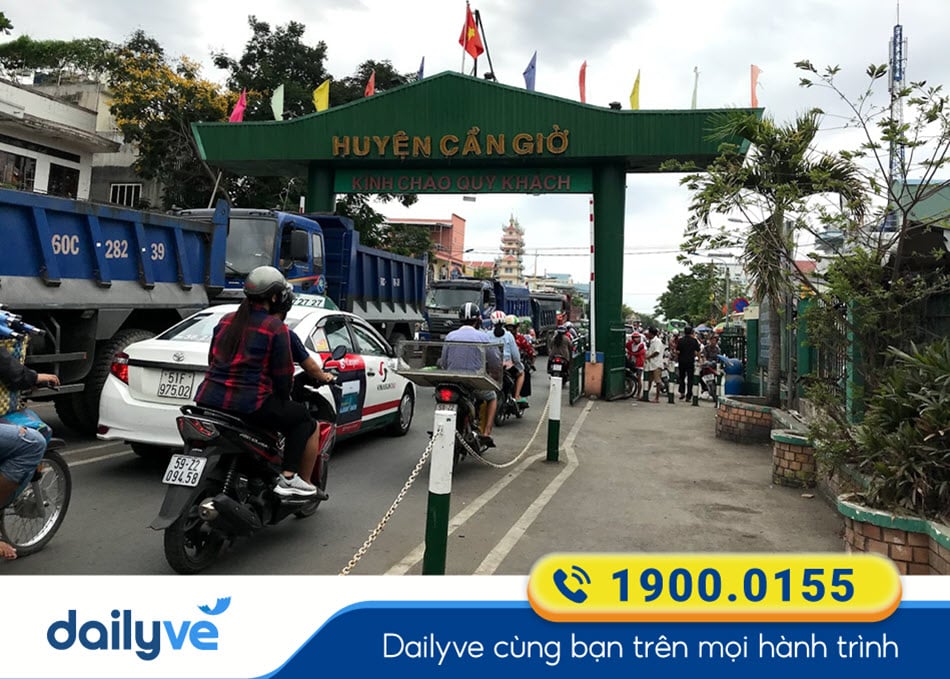 Các phương tiện di chuyển qua phà Bình Khánh