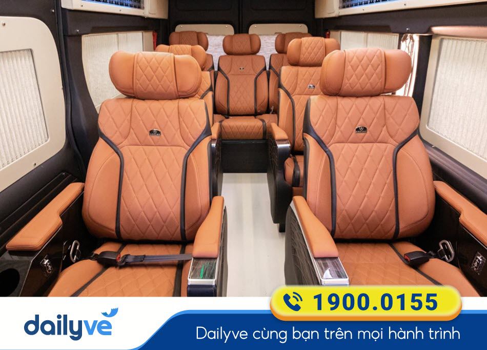 Nội thất xe ghế Limousine 9 chỗ của nhà xe Hoàng Phương