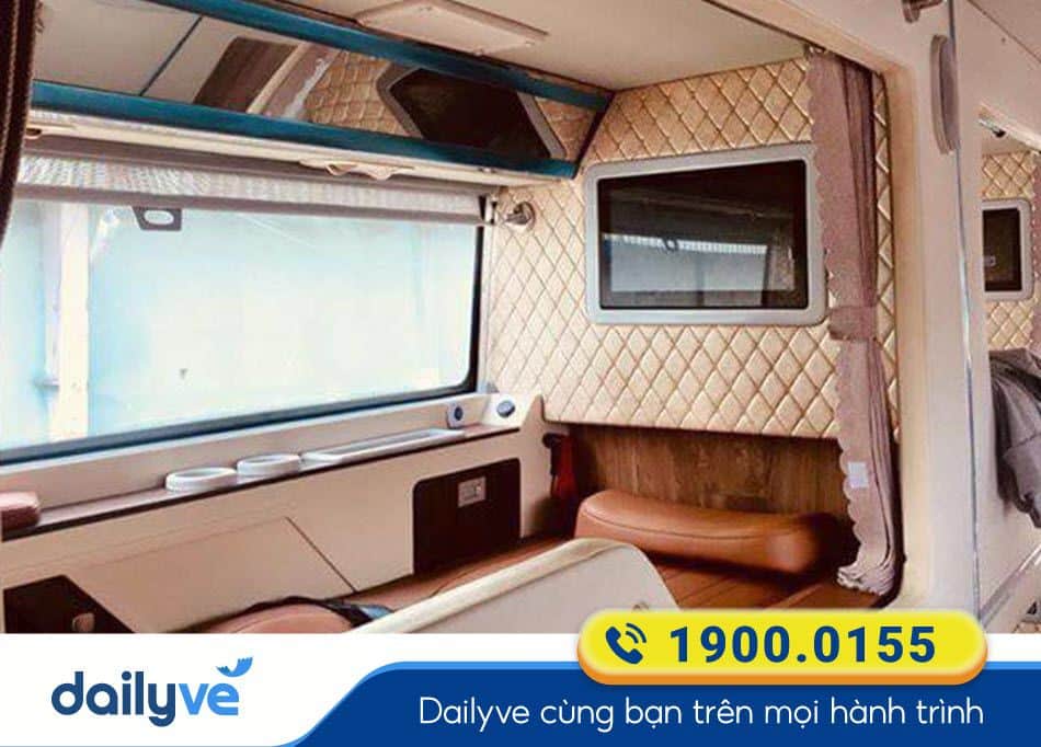 Nội thất xe Limousine sang trọng của xe Gia Phúc Cam Ranh Vip