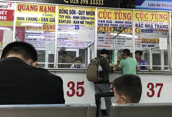 Quầy vé nhà xe Quang Hạnh tại bến xe Nha Trang
