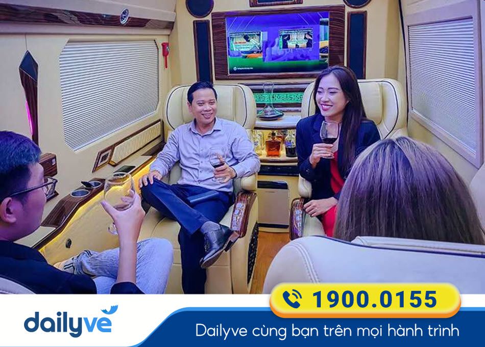 Dòng xe Limousine 9 chỗ - Không gian sang trọng khi gặp gỡ đối tác