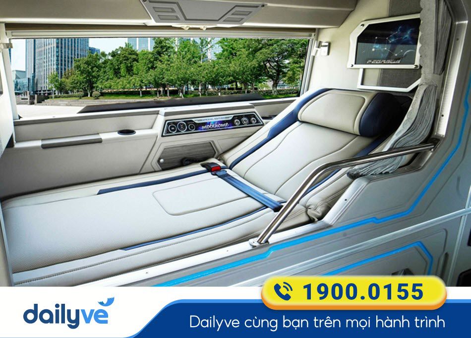 Nội thất xe Limousine 22 phòng của nhà xe Hoàng Gia 77 đi Bình Định
